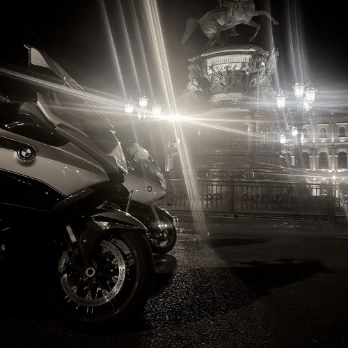 На мотоцикле по вечернему Питеру или к разводным мостам!