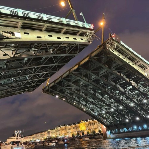 Магия петербургской ночи на катере