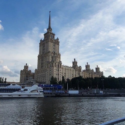 Москва в ладонях: прогулка на катере