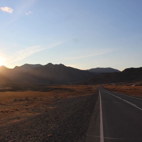 По Чуйскому тракту с алтайским гидом-музыкантом