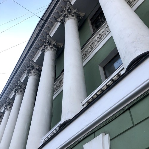 Фасады Пушкина, дворы Достоевского