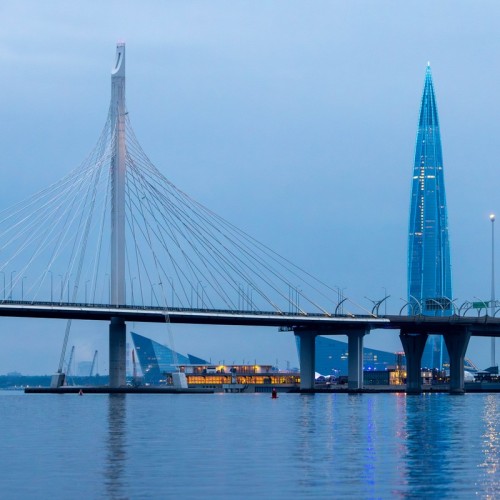 Прогулка на открытом катере — от центра Петербурга до новых кварталов у воды