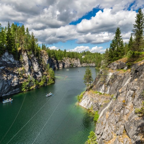 Знакомство с Карелией: хаски, олени, водопады и горный парк «Рускеала» (в группе)
