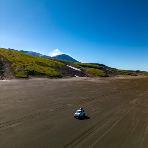 В мини-группе по Камчатке: вулканы, Тихий океан и дикие термальные источники