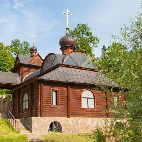 В гости к дубам и котам: семейная прогулка по Звенигороду (на вашем авто или такси)