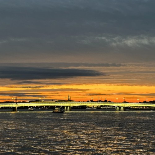 Романтика белых ночей и разводных мостов