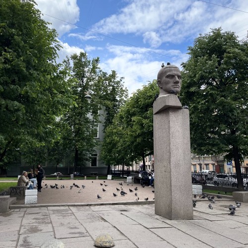 По литературному кварталу с Маяковским и другими поэтами Серебряного века