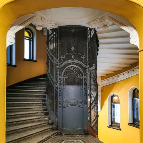 Дворы и парадные Петербурга с подъёмом на смотровую площадку