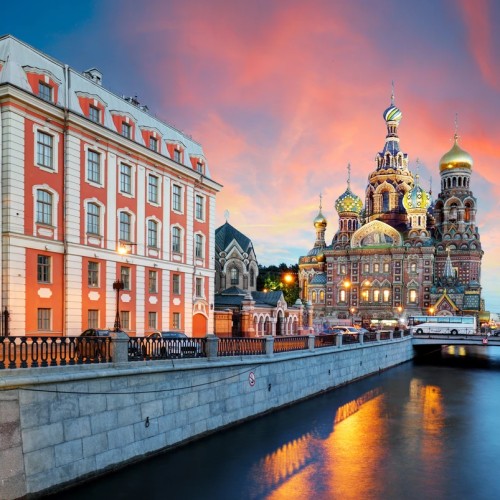 На автобусе и теплоходе по ночному Петербургу