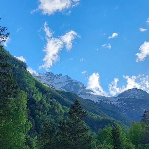 Нетипичное Приэльбрусье: треккинг налегке к 4 высокогорным озёрам с проживанием в гостинице