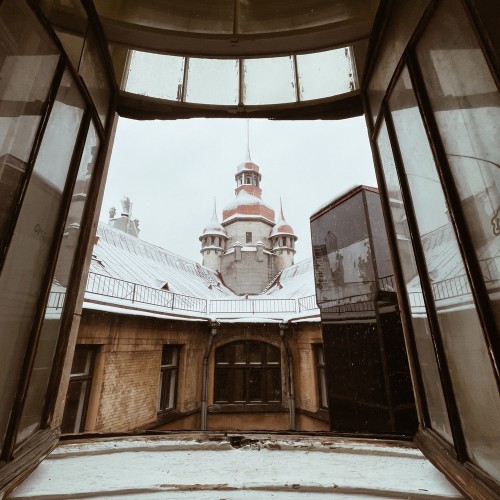 От Сенной до Коломны: тени Петербурга и ароматы прошлого