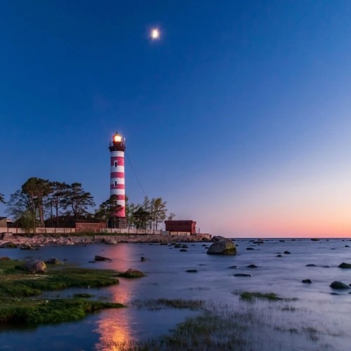 Экскурсия из Петербурга в Ивангород: крепость, нарвская рыба и маяк