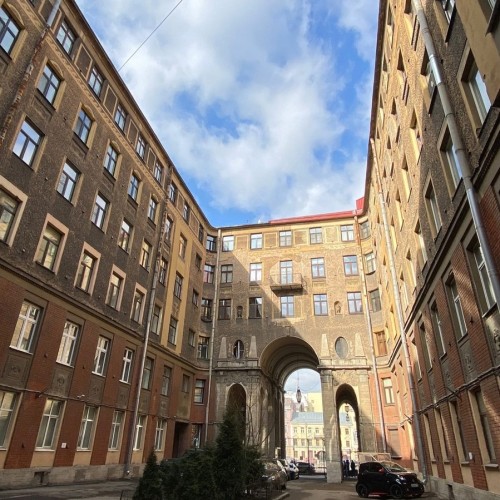 Толстовский дом снаружи и внутри