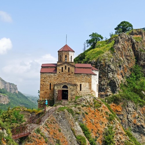 Домбай: экскурсии и походы по заповедным местам