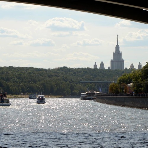 «Я гуляю по Москве» — на теплоходе «Августина» или «Соболь» от Сити до Крымского моста