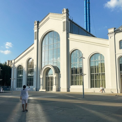 Футуризм против историзма