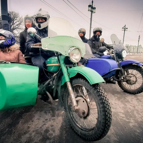 Советский Ленинград: прогулка на ретро-мотоцикле с коляской