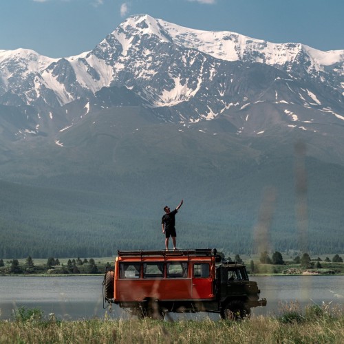 Тур на Алтай с фотографом: эстетичные кадры, съёмки с реквизитом, глэмпинги и топовые места