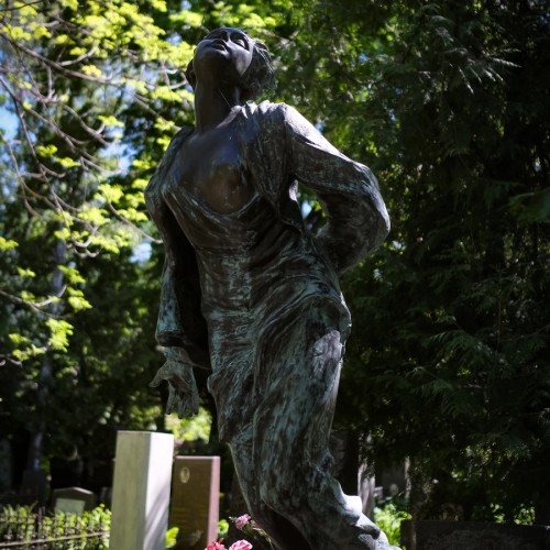 Новодевичье кладбище и Новодевичий монастырь: имена, легенды, судьбы