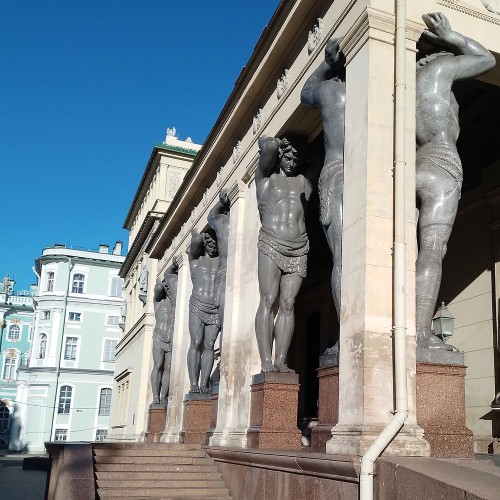 Знакомство с коллекцией Эрмитажа в мини–группе (билеты включены)