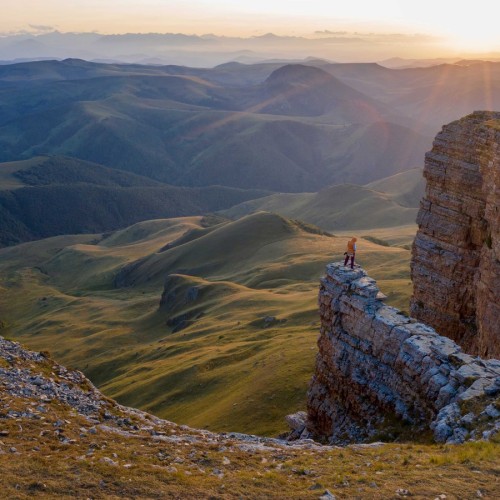 Всё лучшее на Кавказе — для вас: топ-локации, кухня, отдых на источниках, конная прогулка, рыбалка