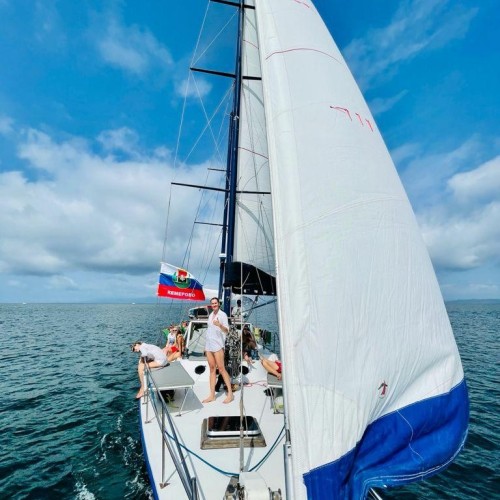 По волнам Японского моря на яхте с маской, сапом и деликатесами (мини-группа)