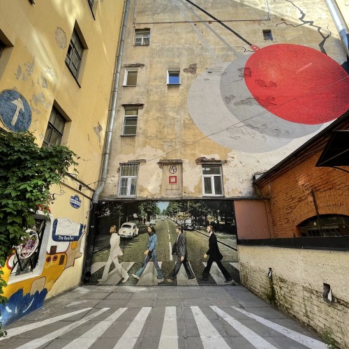 Ночной креативный Петербург на «мини купере». Арт и бары