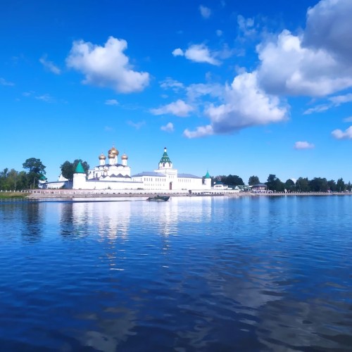 Кострома с воды: знакомые виды в новом ракурсе