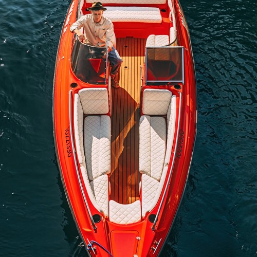Индивидуальная прогулка на катере по рекам и каналам Санкт-Петербурга