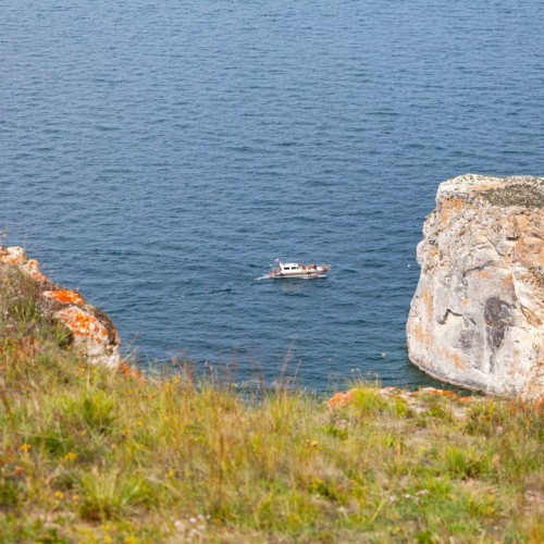 От Иркутска до Улан-Удэ: тур по Байкалу с прогулкой на катере, национальной кухней и экскурсиями