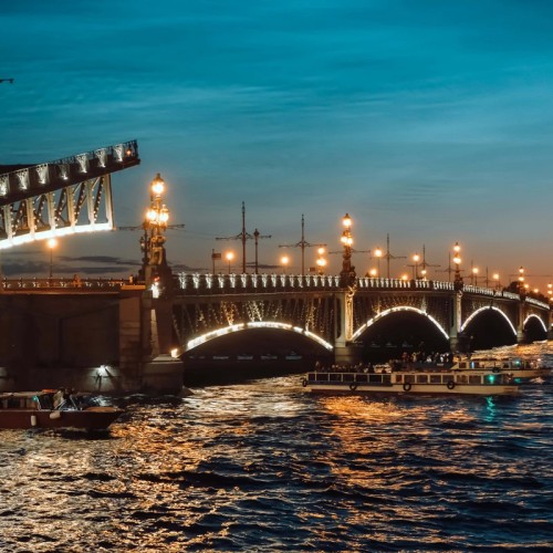 Романтика белых ночей и разводных мостов