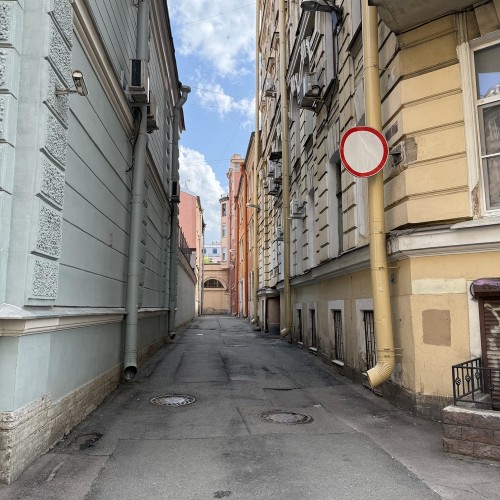 За угол от Невского проспекта: экскурсия по проходным дворам