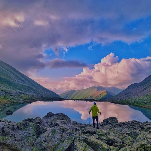 А давай в Домбай? Треккинг без рюкзаков