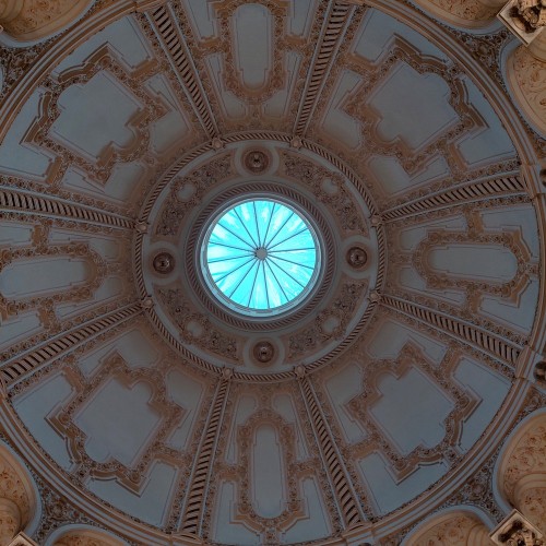 Шуваловский дворец — прекрасная шкатулка для шедевров Карла Фаберже