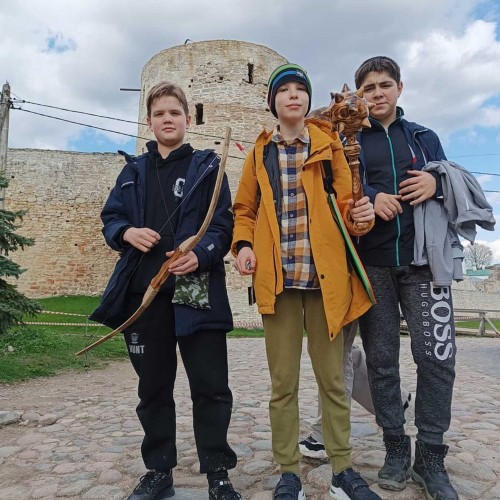 Семейная экскурсия «Средневековые крепости и современные страусы»
