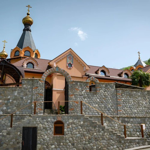 Паломническая экскурсия из Сочи: монастырь Крестовая Пустынь и другие святыни
