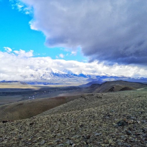 Два дня с инопланетным Алтаем: Чуйский тракт, Гейзеровое озеро и марсианские горы