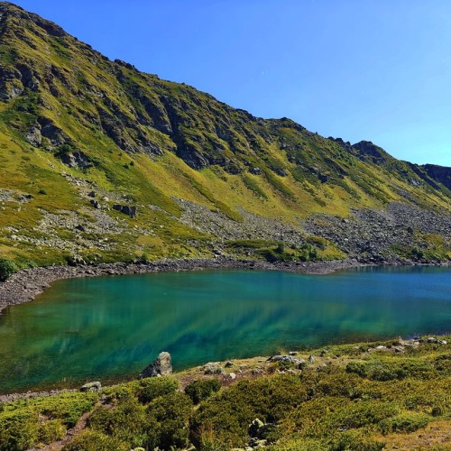 В горы — от суеты и забот: треккинг в Архызе без рюкзаков