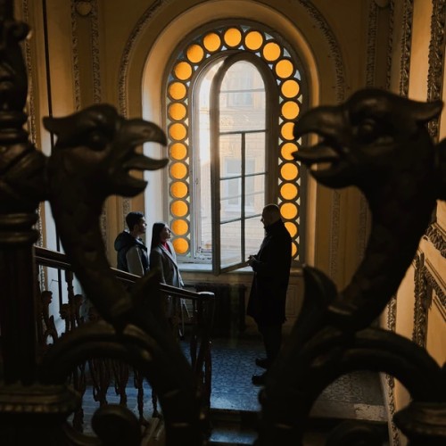 От парадных до стрит-арта: по знаковым местам Петербурга на авто премиум-класса