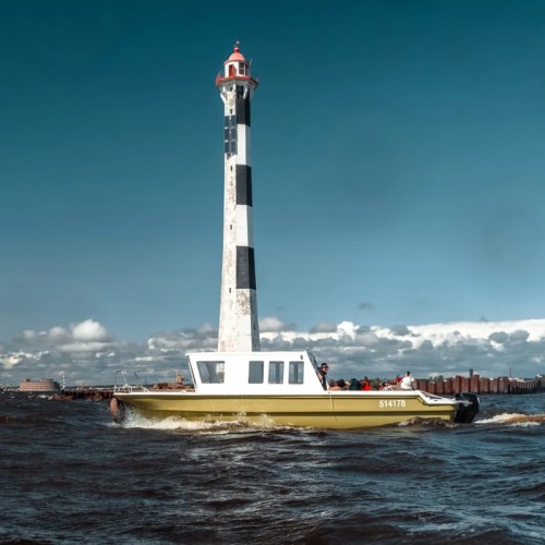 Форты Кронштадта на водной прогулке