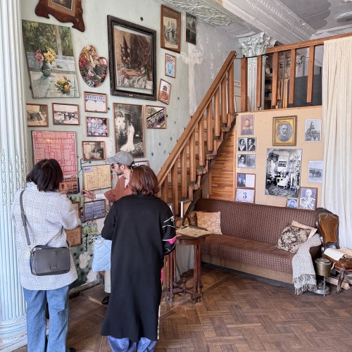 Через дворы и парадные в доходный дом Бака