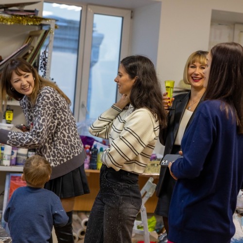 Акриловый мастер-класс для взрослых и детей в Петербурге