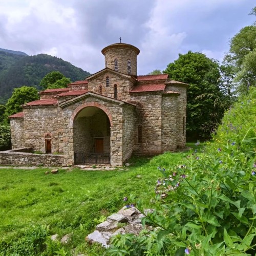 Край разноцветных озёр: треккинг налегке в Архызе с проживанием в палатках