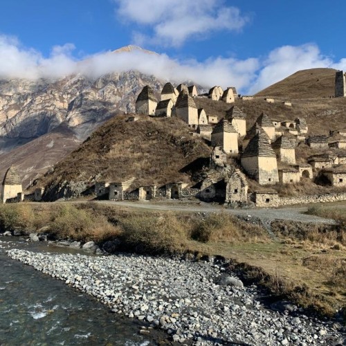 Горы, архитектура и кавказская кухня: главные жемчужины Ингушетии, Осетии и Чечни