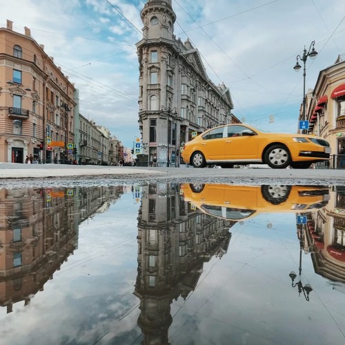 От парадных до стрит-арта: по знаковым местам Петербурга на авто премиум-класса