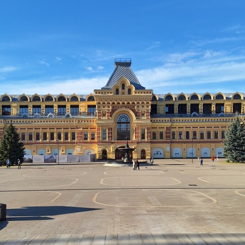 Ярмарка контрастов в Нижнем Новгороде: две грани, два мира, две реки