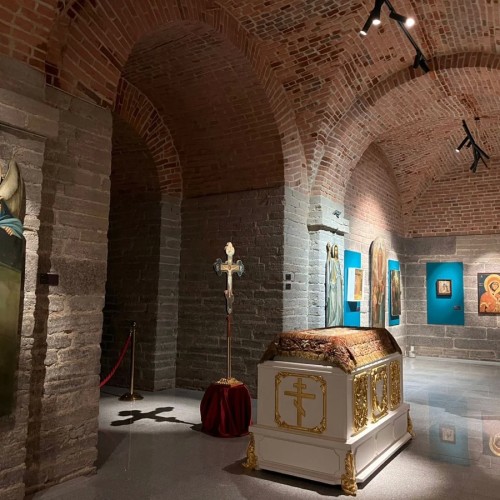 Подцерковье Смольного собора: выставка «Сокровища ризницы Смольного собора» (самостоятельный осмотр)