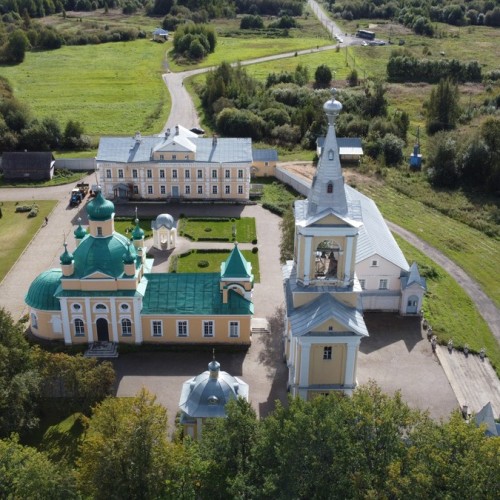 Из Петербурга к древним монастырям