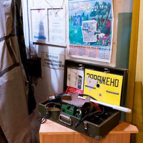 Спуск в подземное противоядерное убежище Петербурга