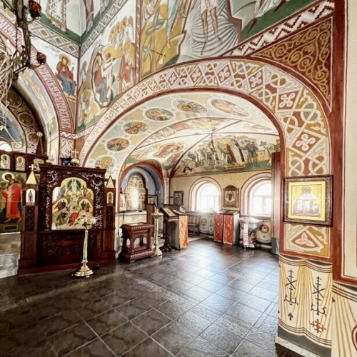 По святым местам и к Серафиму Вырицкому на автомобиле